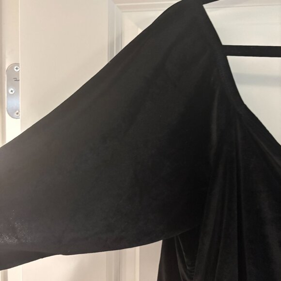 NWT Torrid Black Velvet Ruched Off Shoulder Top Stretch 3/4 Sleeve Size 4X - Picture 9 of 11